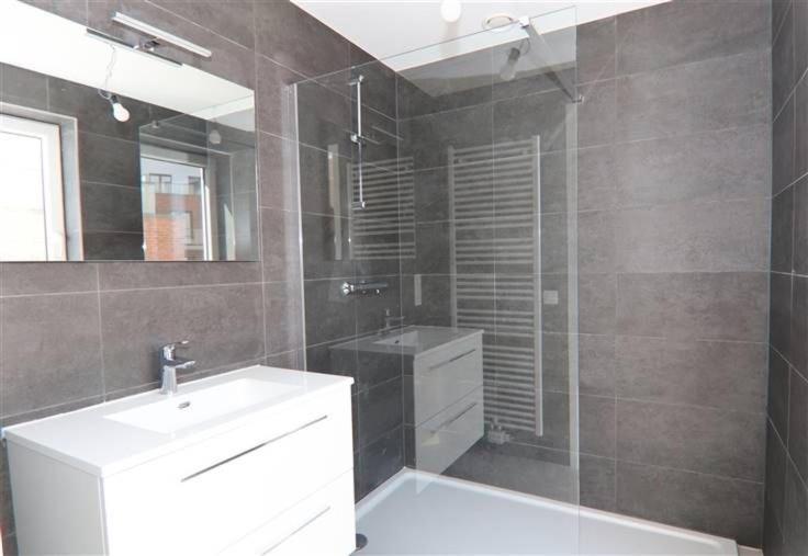Superbe Appartement Neuf Et Moderne A Lieja Exterior foto